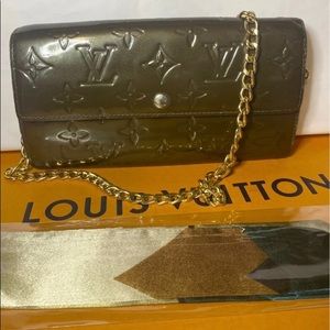 Authentic Louis Vuitton Vernis Sarah Wallet